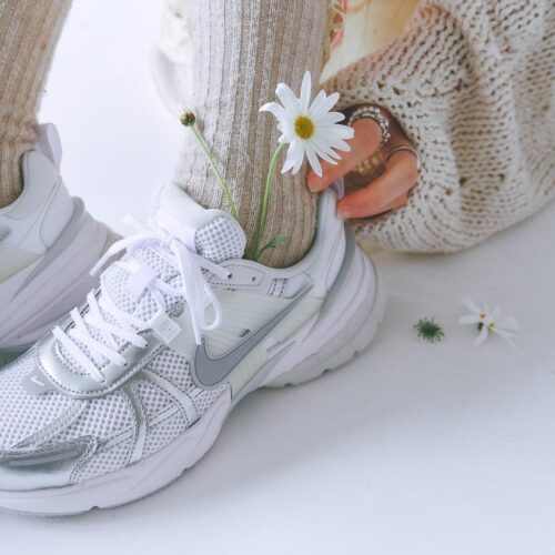 ACE Shoes focus "NIKE V2K RUN" . . 【NIKE】 V2K RUN FD0736 100 SMTWHT/MSILV 104 WHITE/MSILV ¥15,730- . . @abc_mart_japan @abcmart_grandstage