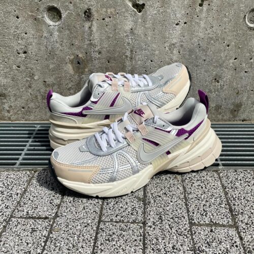 . New Arrival... . . 【NIKE】 V2K RUN HF4305 072 LTBONE/MSILV ¥17,050- . . @abc_mart_japan @abcmart_grandstage