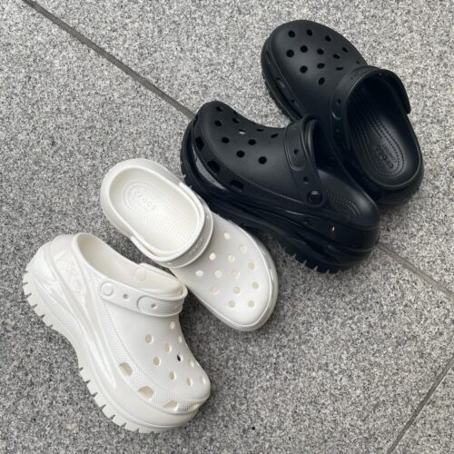 . New Arrival... . . 【CROCS】 CLASSIC MEGA CRUSH CLOG BLACK WHITE ¥12,100- . . @abc_mart_japan @abcmart_grandstage