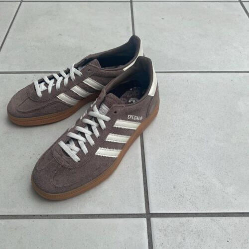 . New Arrival... . . 【ADIDAS】 HANDBALL SPEZIAL EART/OFFW/GUM2 ¥15,400- . . @abc_mart_japan