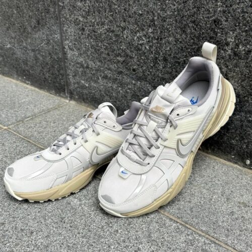 . New Arrival... . . 【NIKE】 V2K RUN GTX FZ2622 002 TIROR/LTIRO ¥19,800- . . @abc_mart_japan