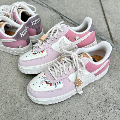 . New Arrival... . . 【NIKE】 W AIR FORCE 1 '07 LX IB8874 111SAIL/SAIL ¥18,700- . . @abc_mart_japan