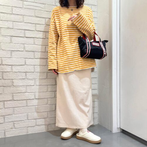 . New Arrival... . . 【HUNTER】 W IN/OUT HEEL STRAP SLIPPER BLACK WHITE/GUM ¥15,950- NYLON MINI TOPCLIP TOTE BLACK BLACK/WEBBING ¥13,200- . . @abc_mart_japan