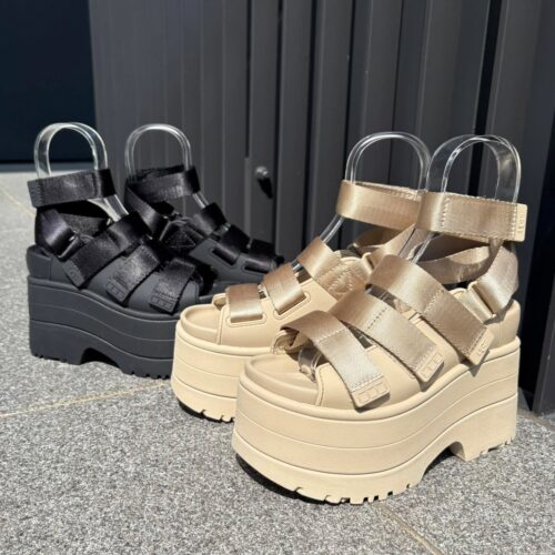 . Recommend... . . 【UGG】 W GOLDENRISE BLK MDSD ¥24,200- . . @abc_mart_japan