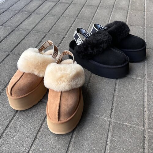 . New Arrival... . . 【UGG】 W FUNKETTE BLK CHE ¥22,000- . . @abc_mart_japan